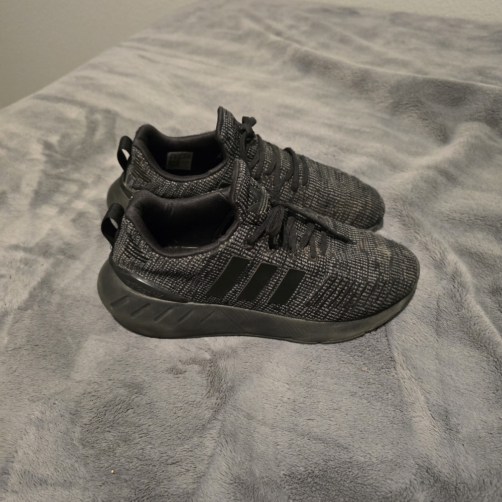 Men's 6Y Used Adidas shoes in black